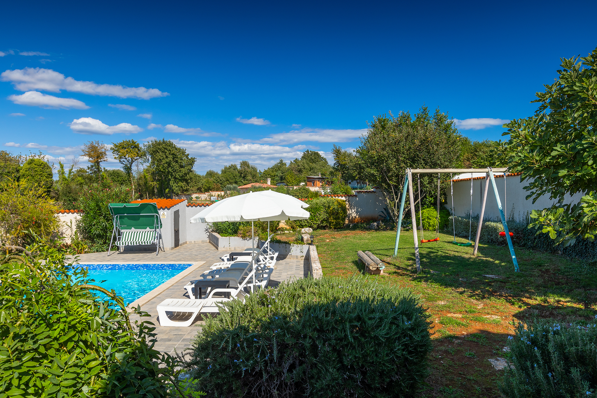 Villa mit Pool, im traditionellen istrischen Stil eingerichtet
