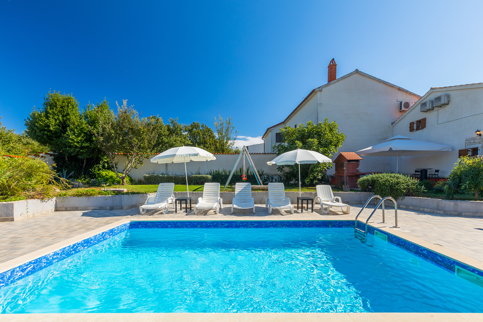 Villa mit Pool, im traditionellen istrischen Stil eingerichtet