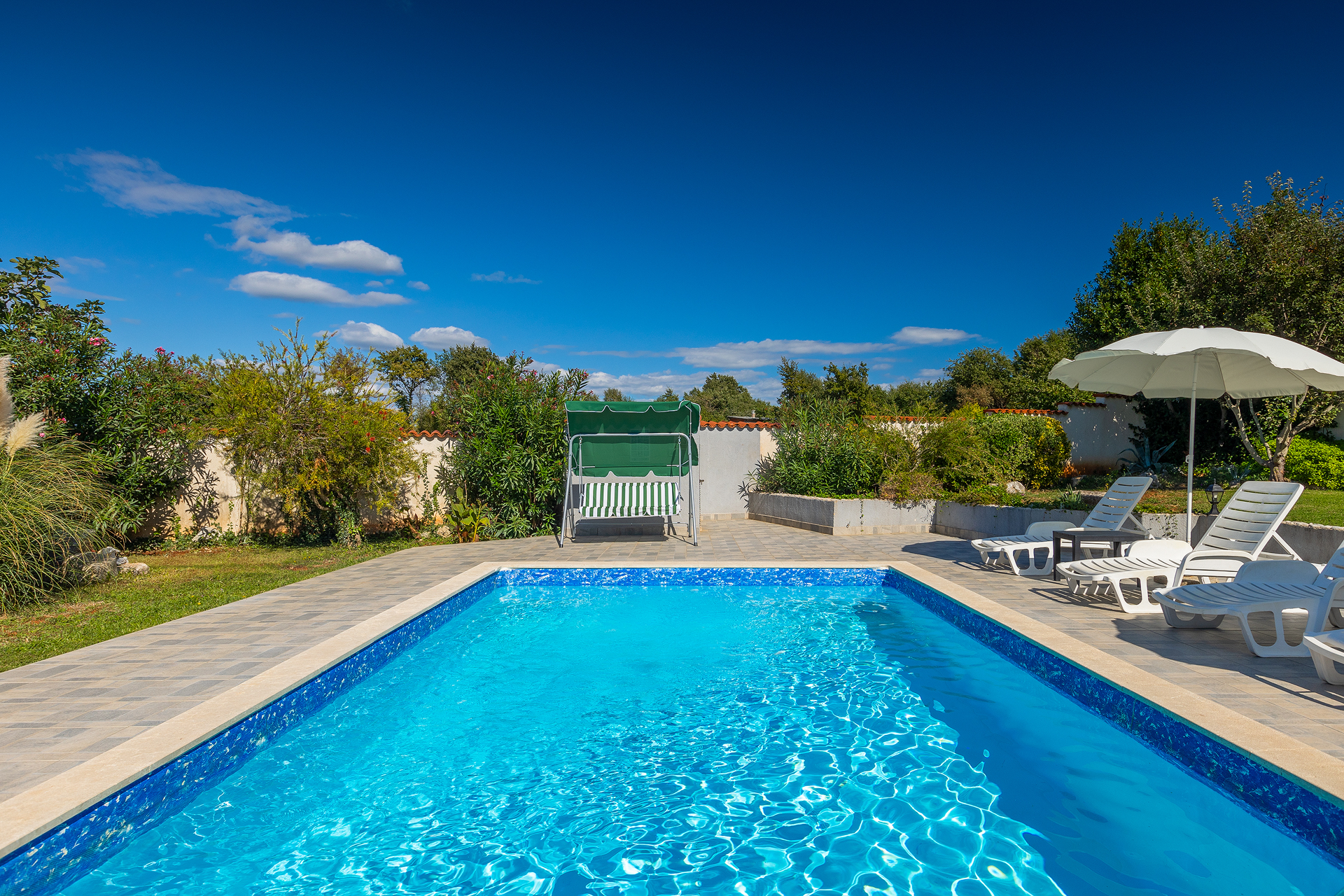 Villa mit Pool, im traditionellen istrischen Stil eingerichtet