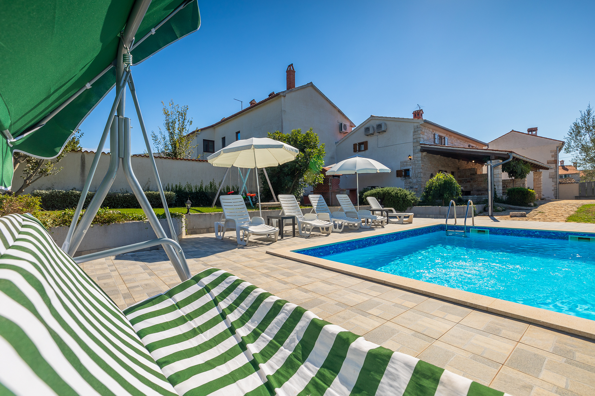 Villa mit Pool, im traditionellen istrischen Stil eingerichtet