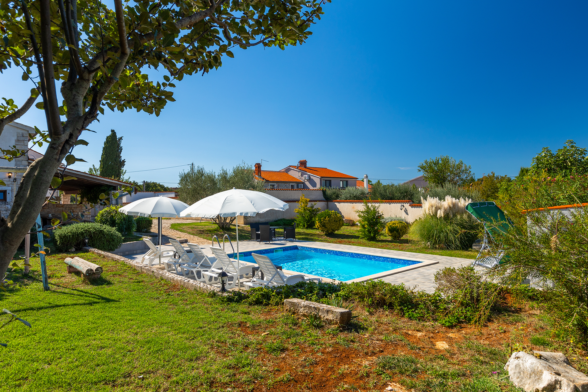 Villa mit Pool, im traditionellen istrischen Stil eingerichtet