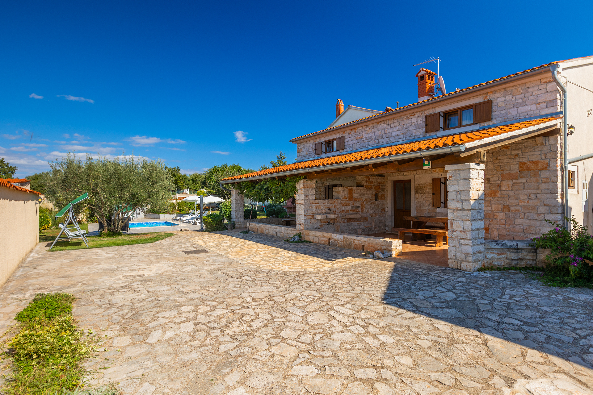 Villa mit Pool, im traditionellen istrischen Stil eingerichtet