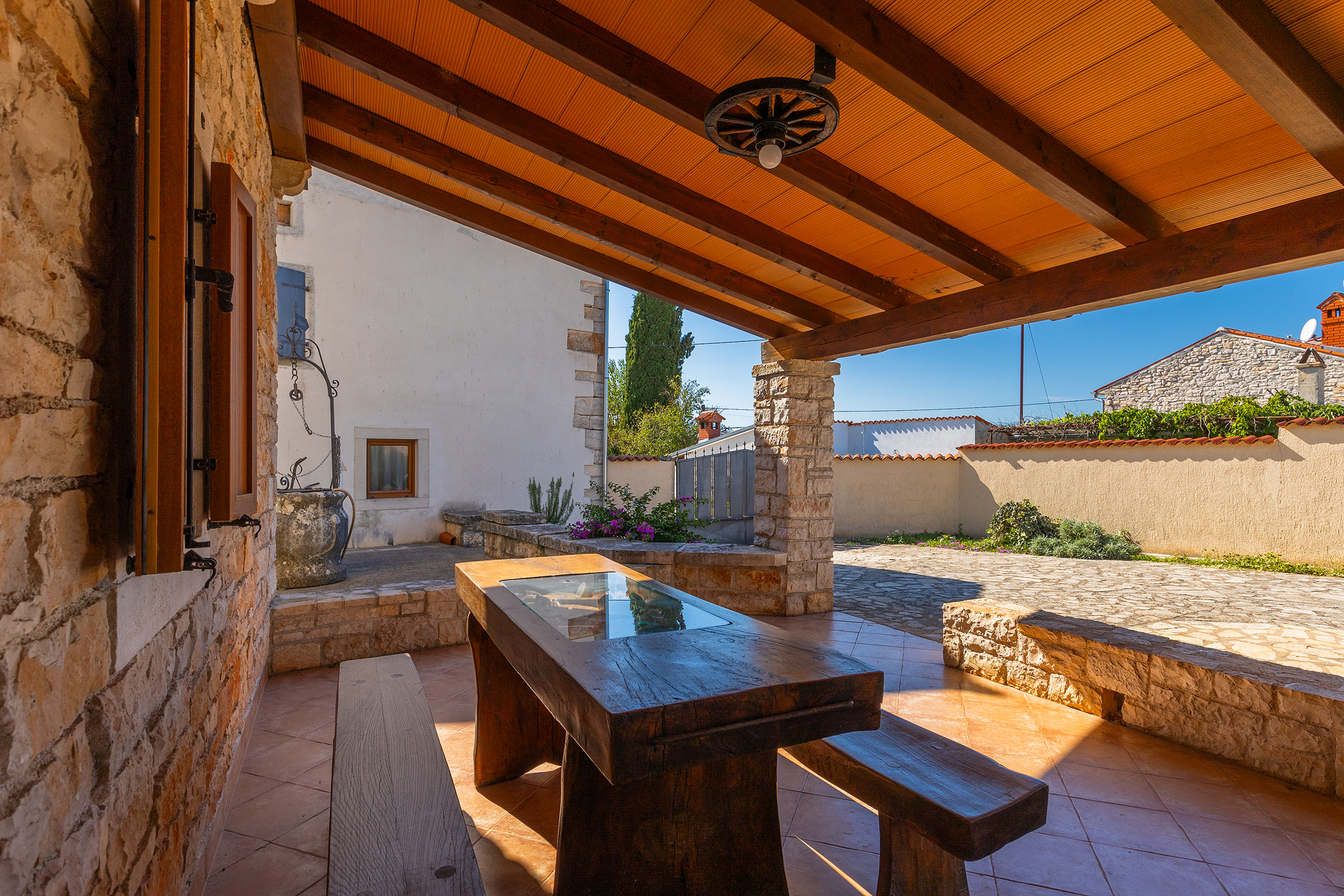 Villa mit Pool, im traditionellen istrischen Stil eingerichtet