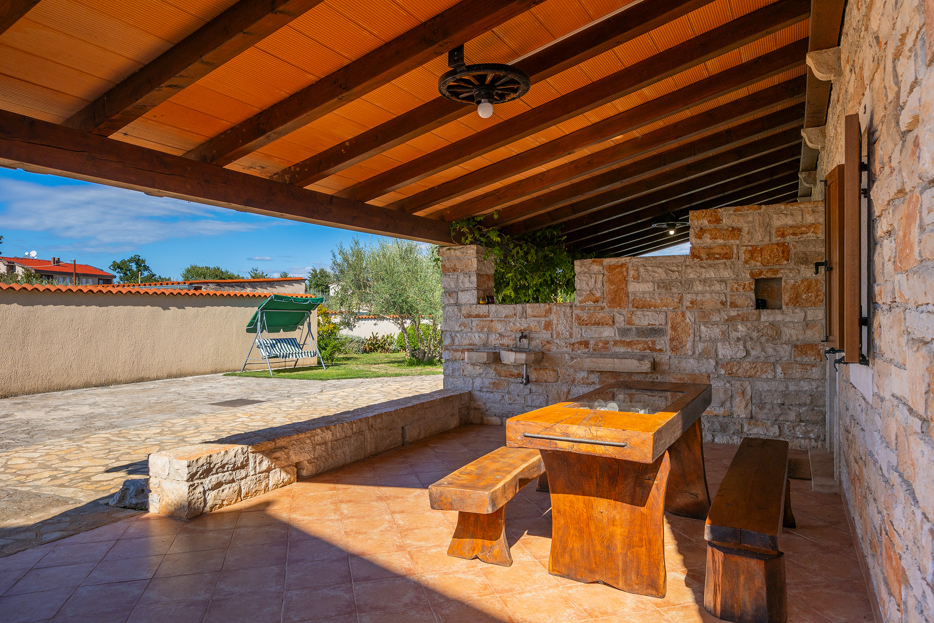 Villa mit Pool, im traditionellen istrischen Stil eingerichtet