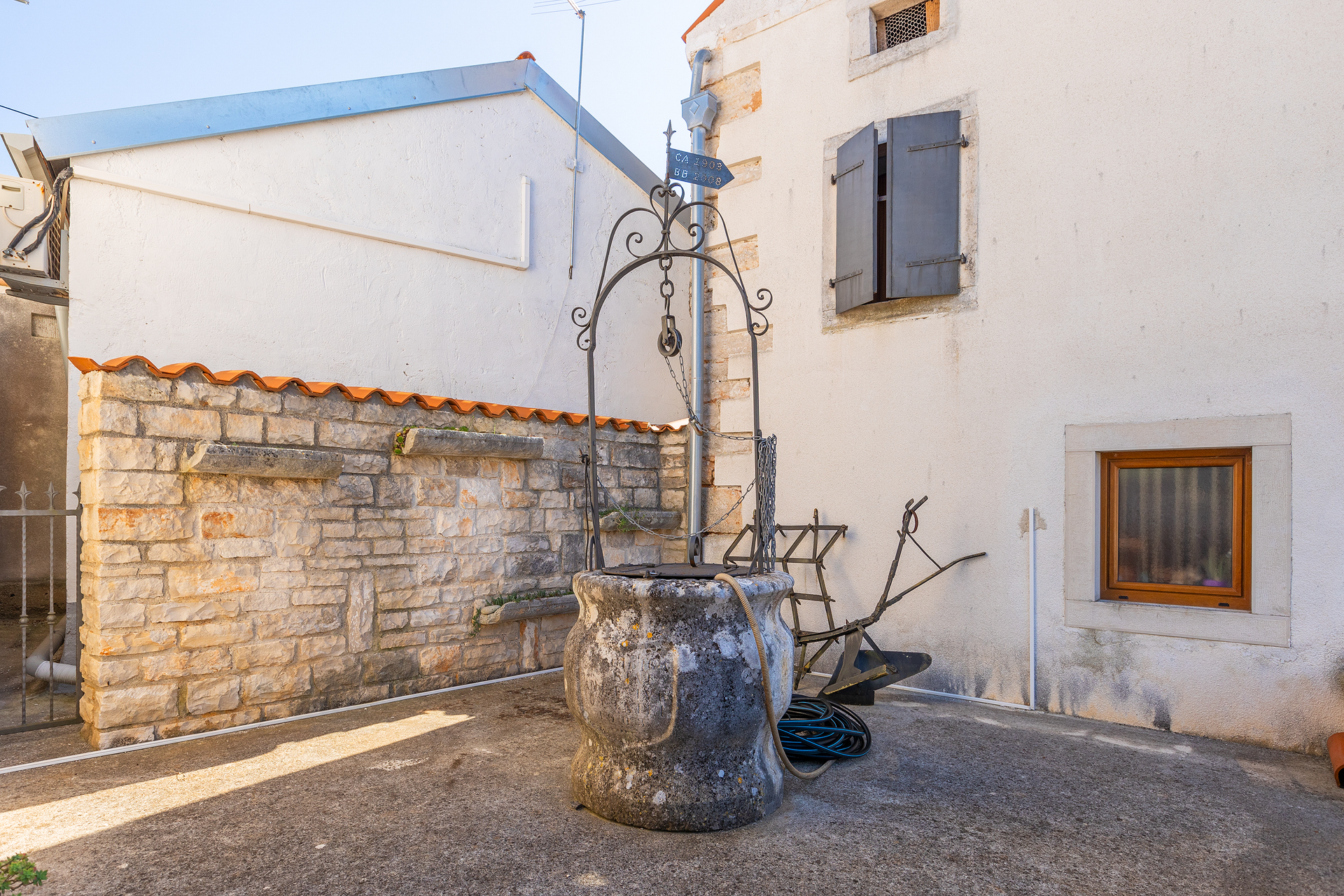 Villa mit Pool, im traditionellen istrischen Stil eingerichtet