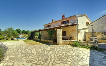 Villa arredata in stile istriano con piscina privata e giardino