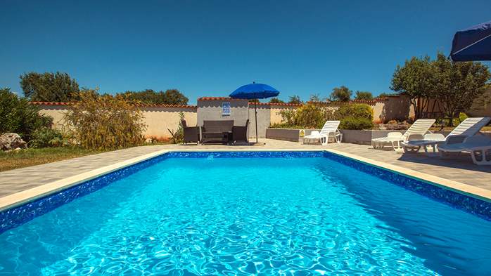 Villa arredata in stile istriano con piscina privata e giardino, 3