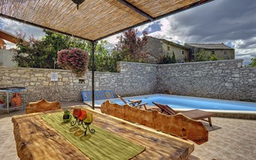 Villa mit beheiztem Pool mit Hydromassage neben Savičenta, Grill