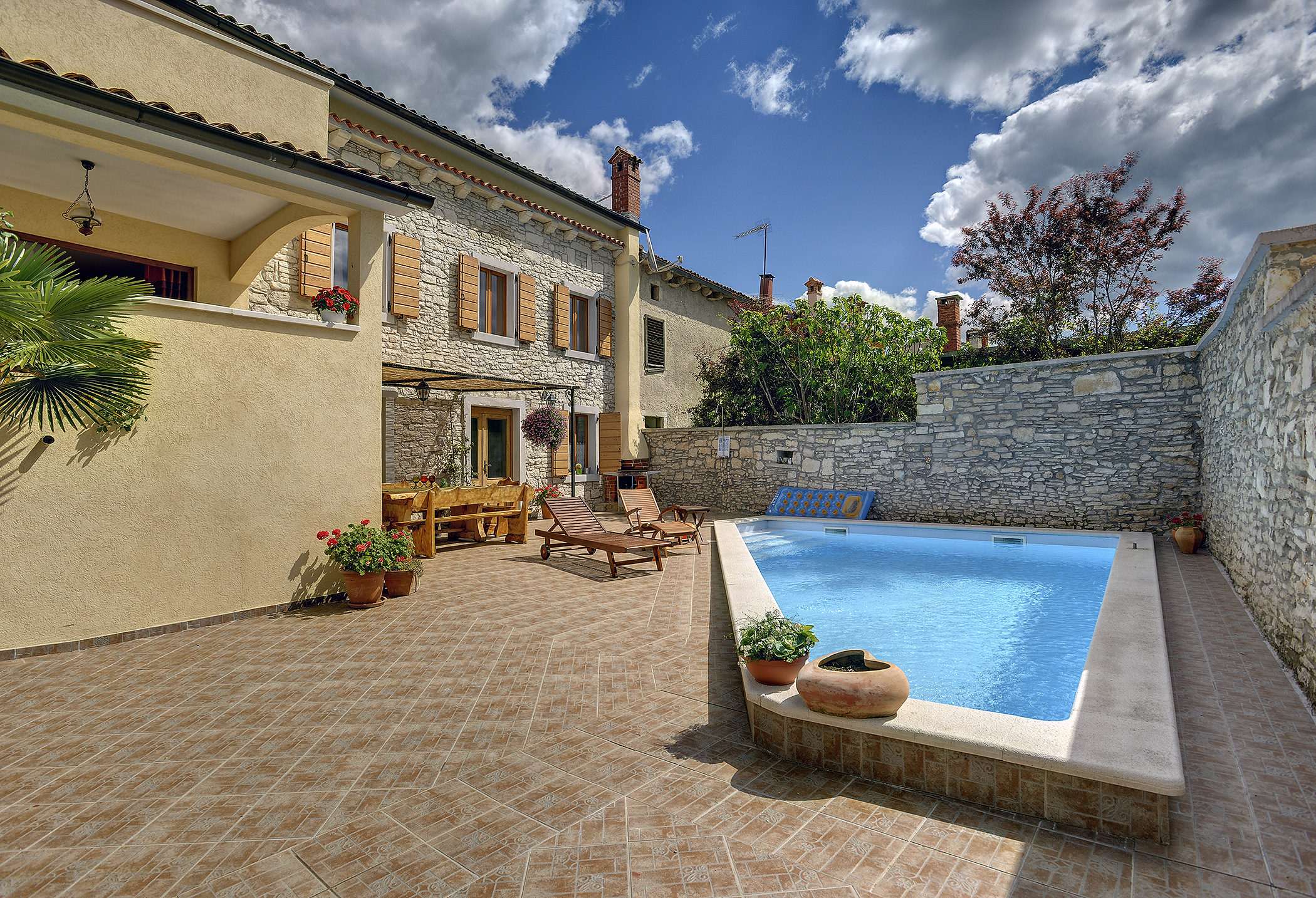 Villa mit beheiztem Pool mit Hydromassage neben Savičenta, Grill