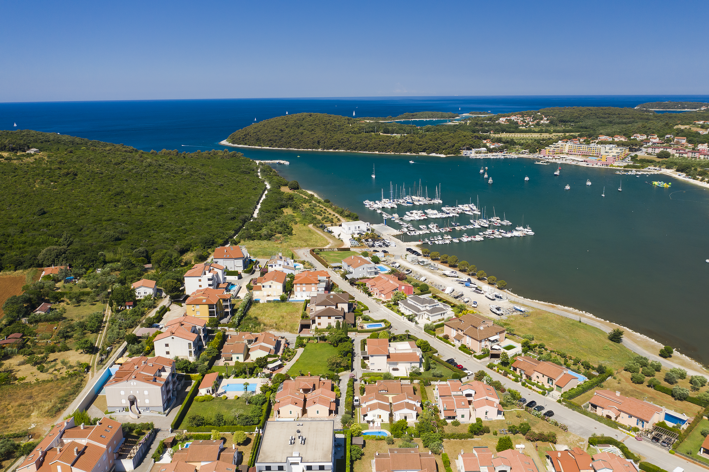 Ferienhaus mit Privatem Pool, Sonnenterrasse und Grill in Banjole