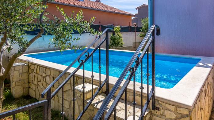 The two-storey villa with pool in Ližnjan, for 11 people, WiFi, 4