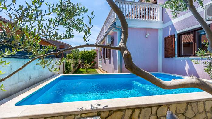 The two-storey villa with pool in Ližnjan, for 11 people, WiFi, 1