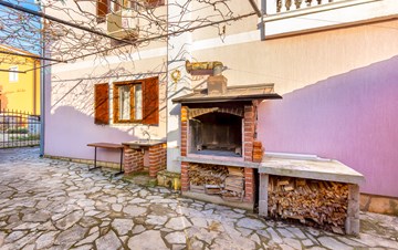 The two-storey villa with pool in Ližnjan, for 11 people, WiFi