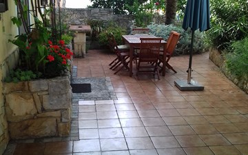 House on two floors in Medulin with private terrace with barbecue