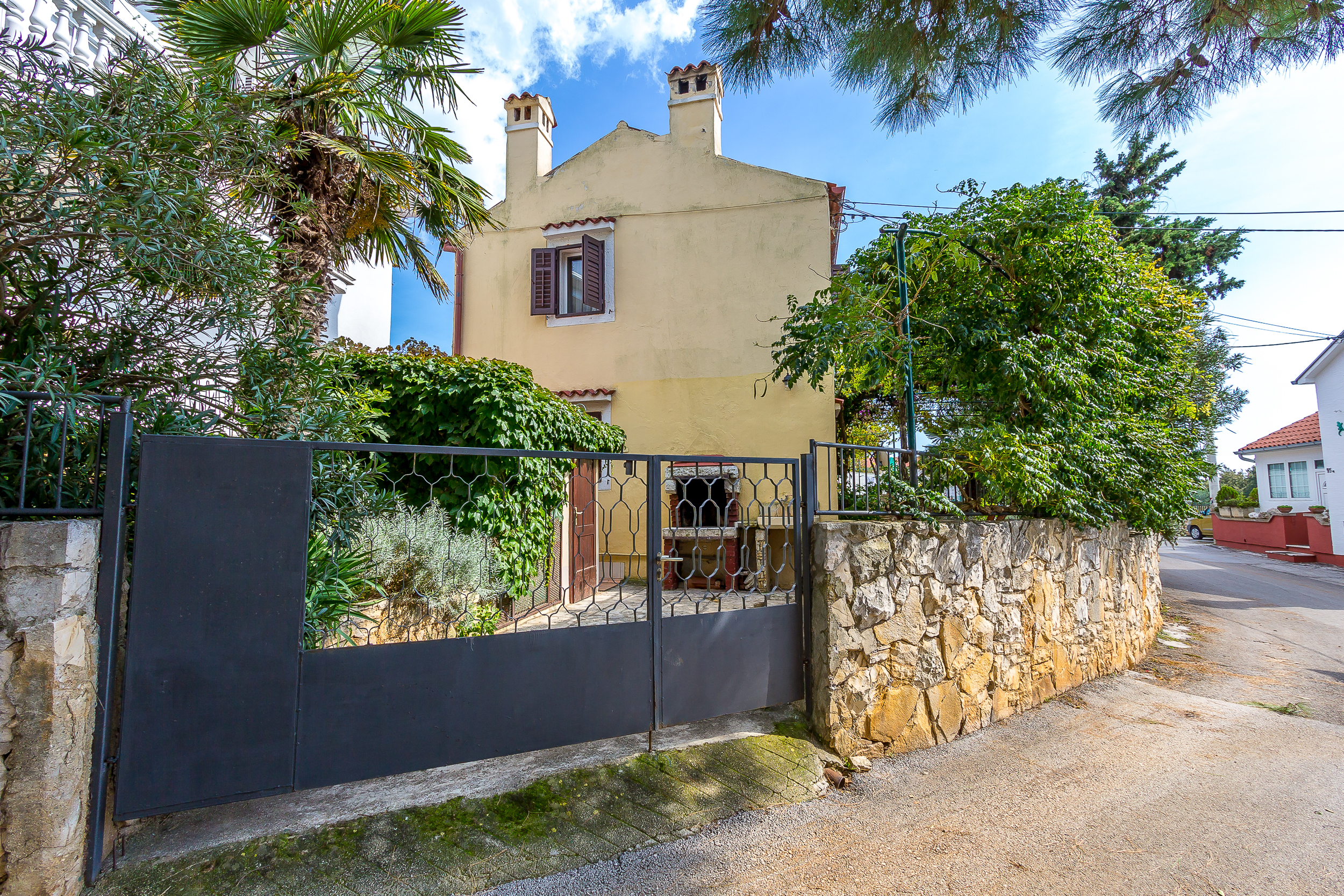 Casa su due piani a Medulin con giardino privato e barbecue