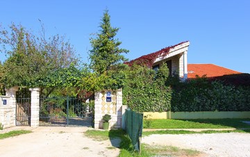 Charmantes Ferienhaus in Medulin mit Steindetails, Kamin