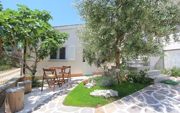 Lovely holiday house in Medulin for 3 persons with nice garden