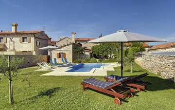 Stone villa with swimming pool, 3 bedrooms, children's playground