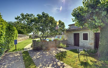 Villa in pietra con piscina, 3 camere da letto, parco giochi