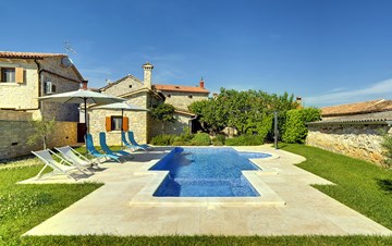 Stone villa with swimming pool, 3 bedrooms, children's playground