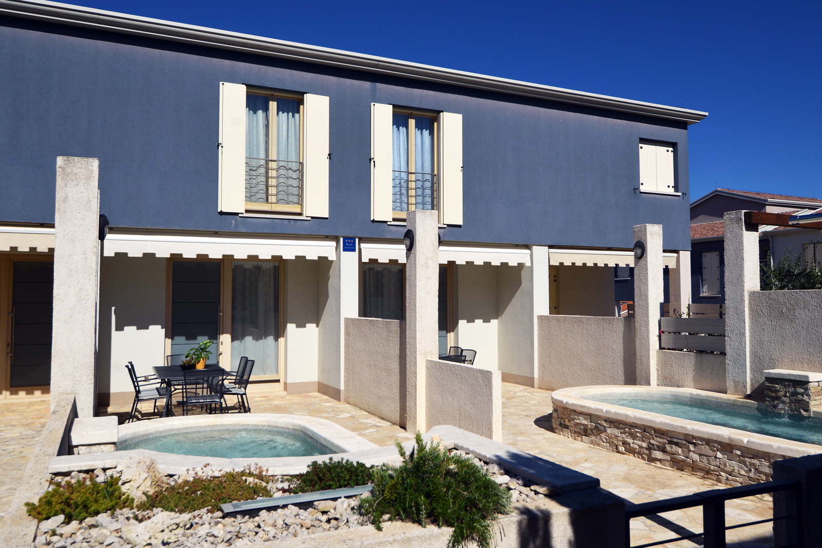 Villa on three floors with pool and covered terrace in Banjole