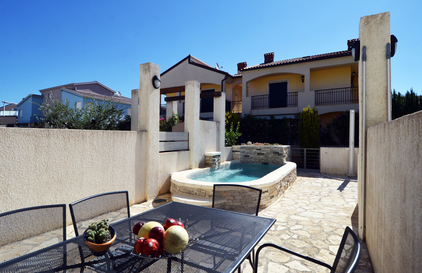 Villa with private pool and furnished terrace, in Banjole