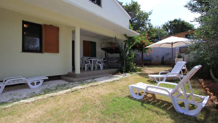 A detached house in Medulin with a garden offers accommodation, 15