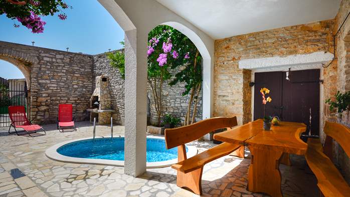 The family house in Medulin offers accommodation with shared pool, 19