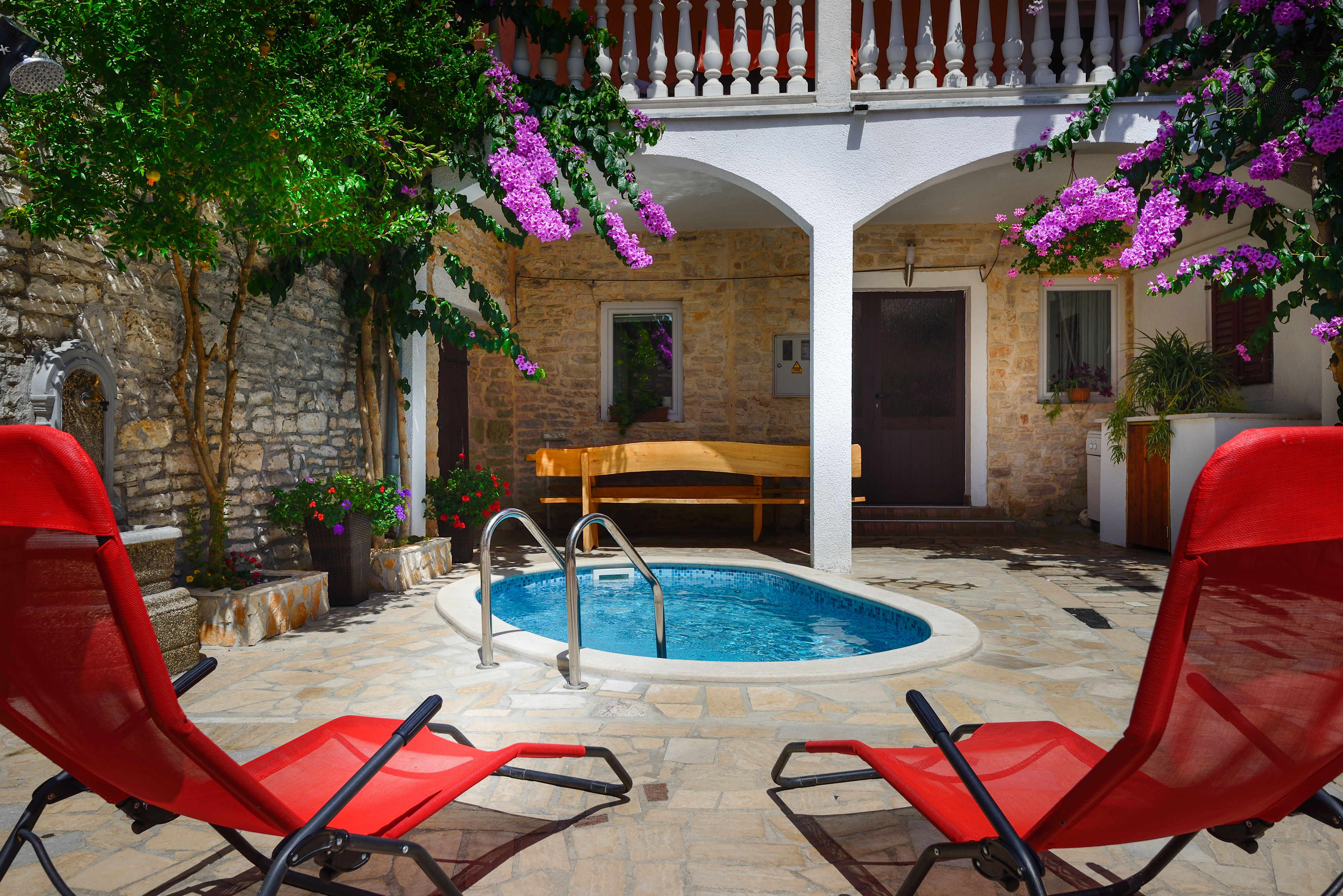 The family house in Medulin offers accommodation with shared pool