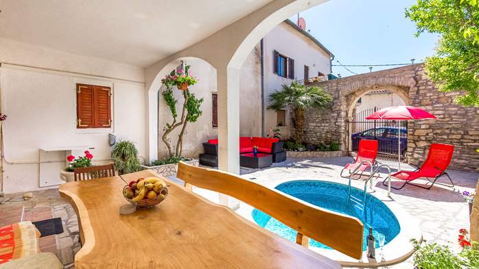 The family house in Medulin offers accommodation with shared pool, 23