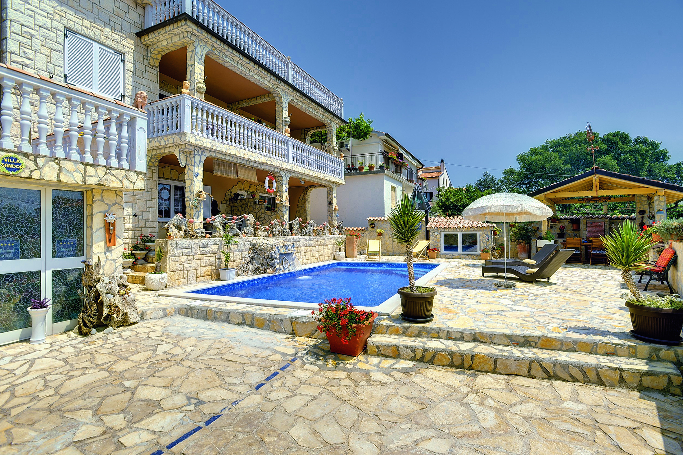 Appartamenti con piscina riscaldata, vicino spiaggia, per adulti