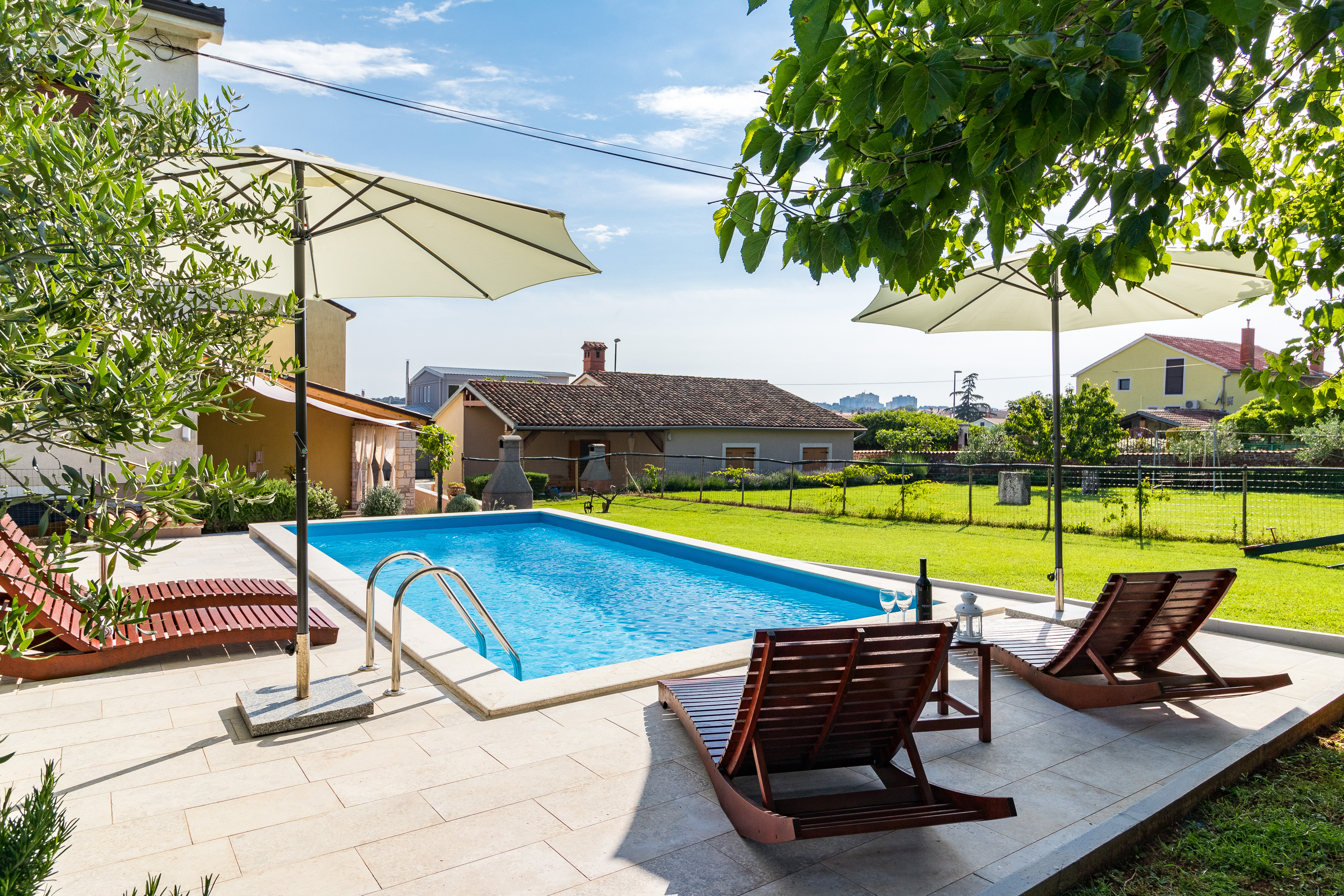 Attraktive Villa mit privatem Pool und Sonnenterrasse in Pula