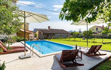 Attractive villa with private pool and sun terrace in Pula