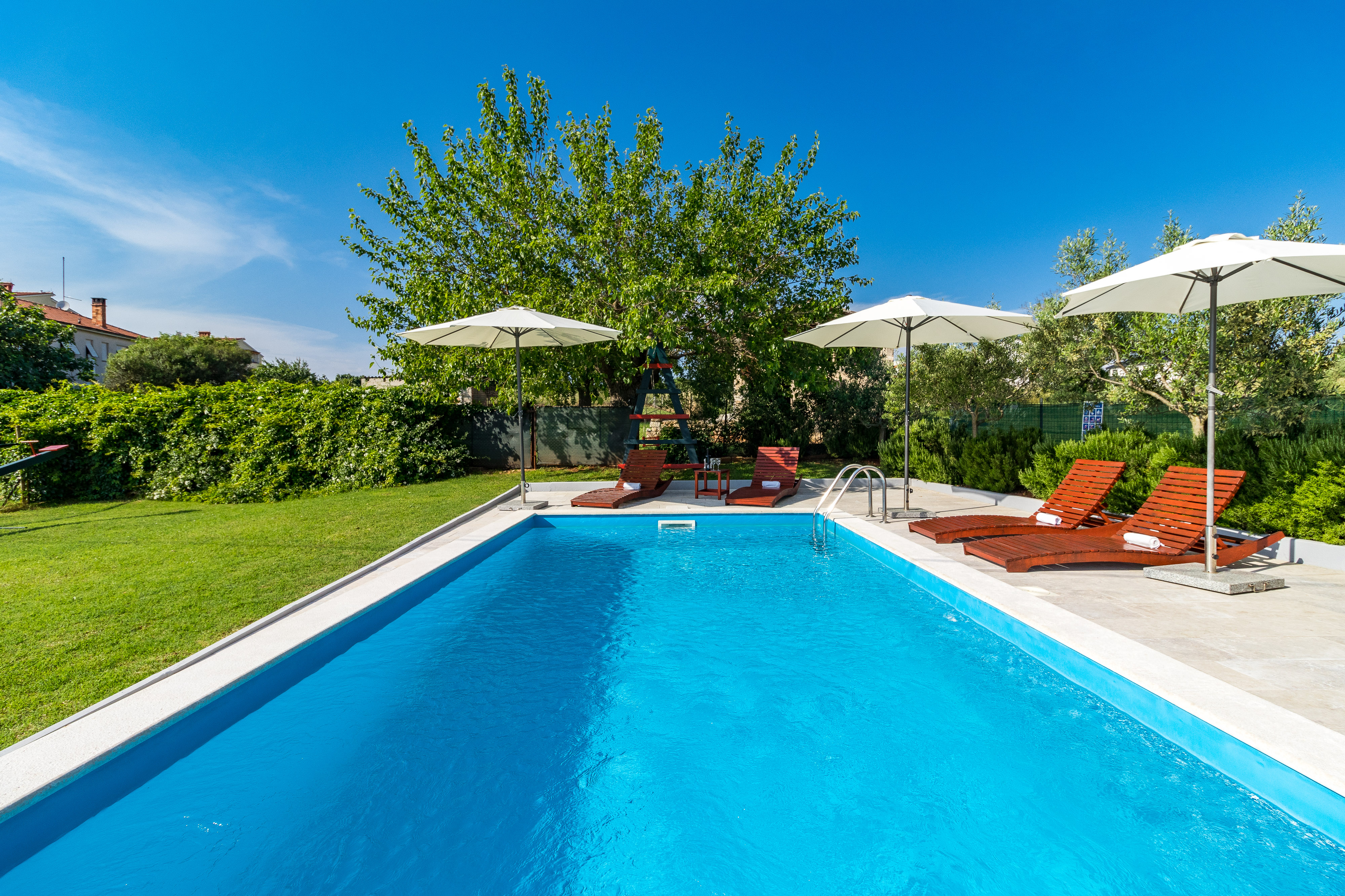 Attraktive Villa mit privatem Pool und Sonnenterrasse in Pula