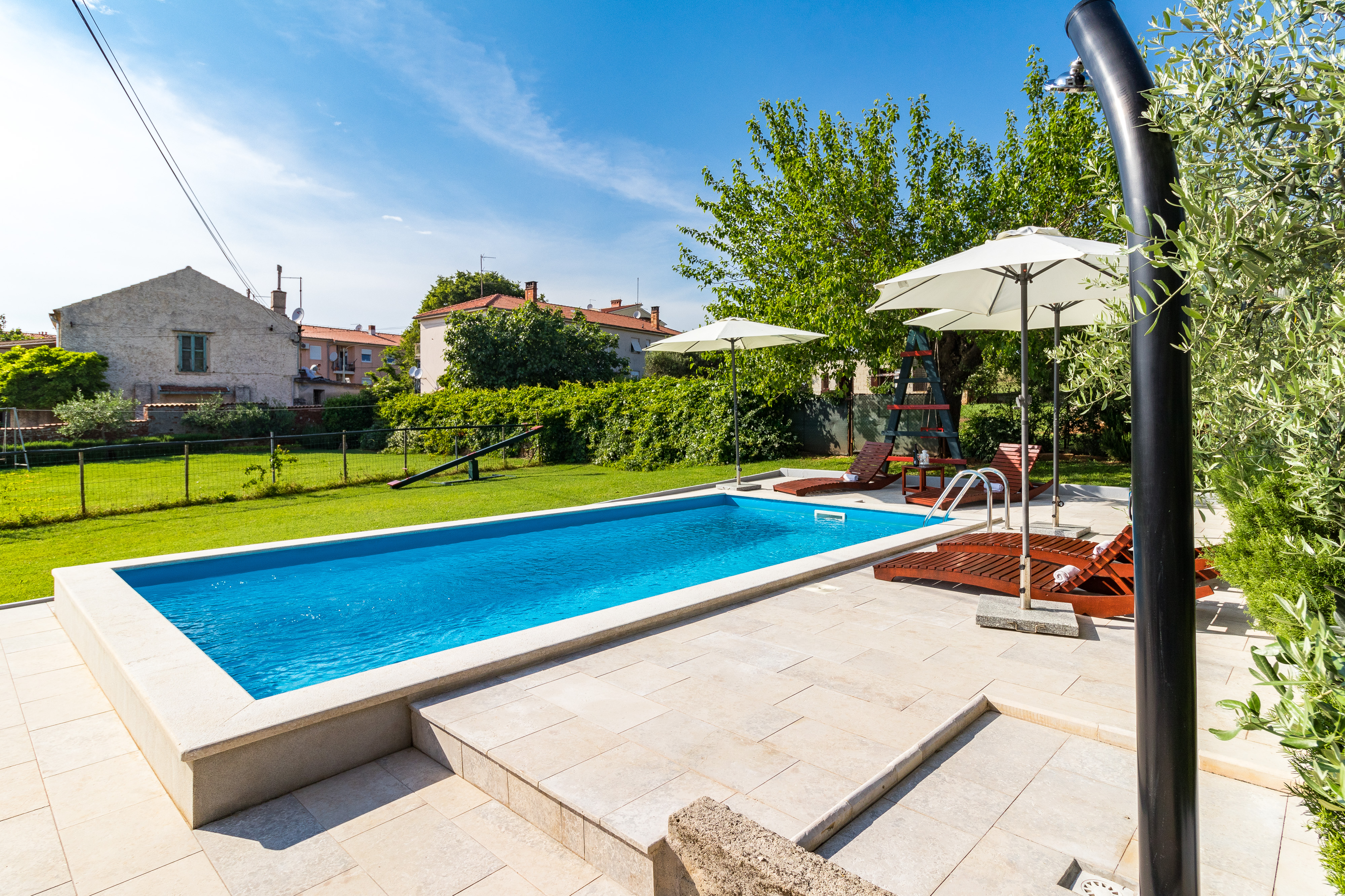 Attraktive Villa mit privatem Pool und Sonnenterrasse in Pula