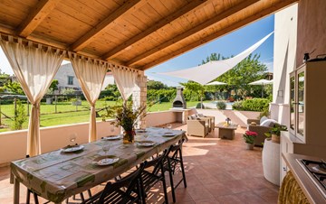 Attractive villa with private pool and sun terrace in Pula