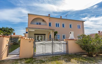 House in Vinkuran,near city of Pula offers spacious accommodation