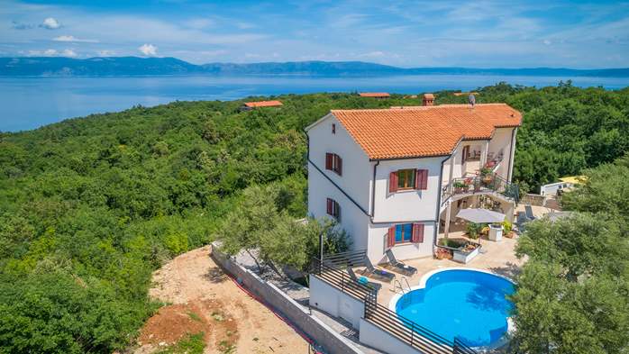 Pleasant accommodation with stunning panoramic view and pool, 24