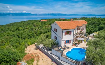 Pleasant accommodation with stunning panoramic view and pool