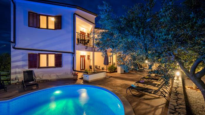 Pleasant accommodation with stunning panoramic view and pool, 17