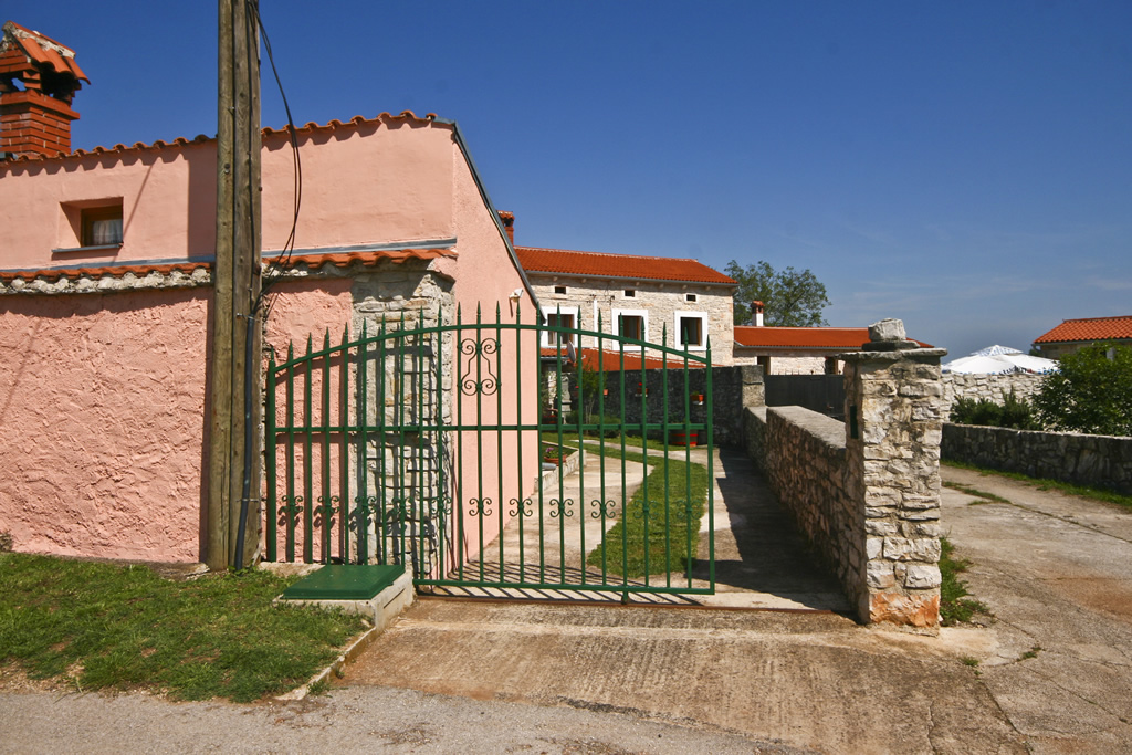 Renoviertes istrisches Haus  für 4 Personen auf drei Etagen