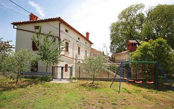 Haus in Krnica bietet Apartments für Familien mit modernen Gärten