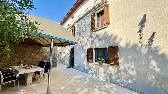 House in Krnica offers apartments for families with modern garden, 35