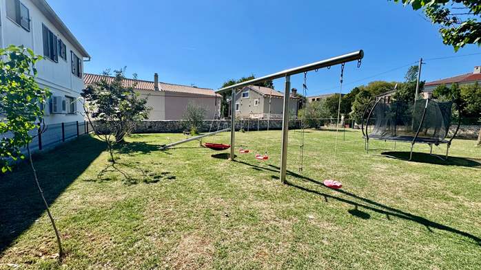 House in Krnica offers apartments for families with modern garden, 50