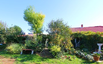 Haus in Medulin mit schönem Garten, Grillplatz und Spielplatz