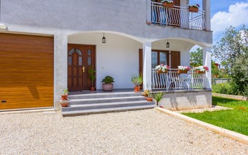 House in Fažana with nice gravel driveway and good accomodation