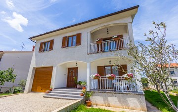House in Fažana with nice gravel driveway and good accomodation