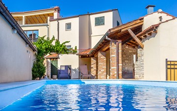 Villa with pool in the heart of Medulin, for 6 to 8 persons,Wi-Fi