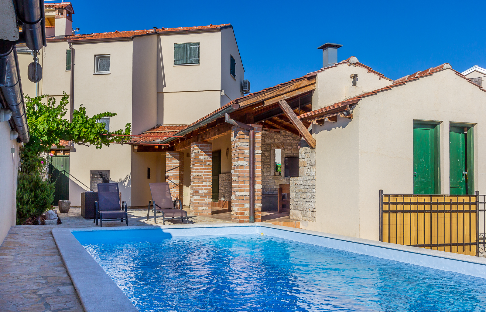Villa with pool in the heart of Medulin, for 6 to 8 persons,Wi-Fi