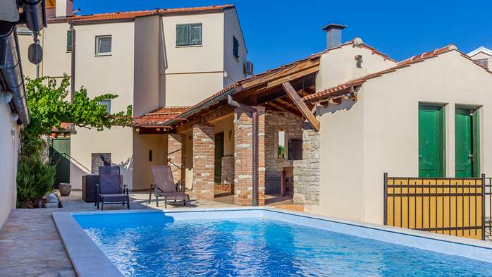 Villa with pool in the heart of Medulin, for 6 to 8 persons,Wi-Fi, 1
